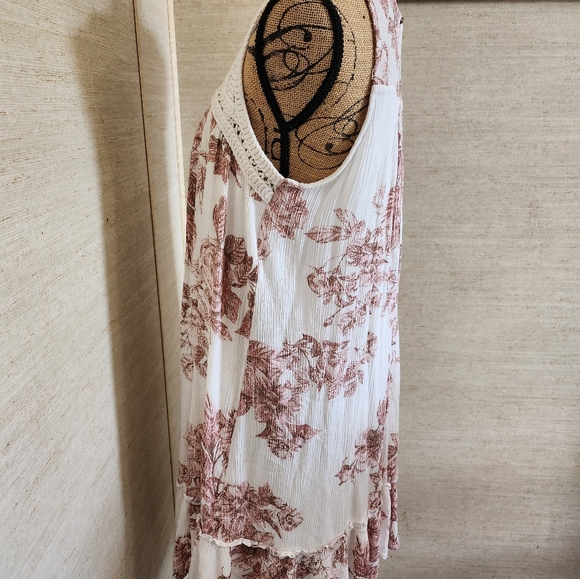 White floral crotchet top shift dress (M) - Picture 3 of 7